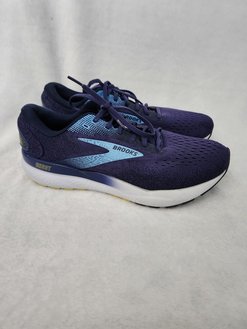 BROOKS Ghost  Men's Running Shoes Size 9.5 Medium Width Navy Blue